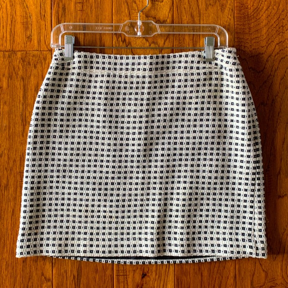 Banana Republic Dresses & Skirts - 2/$20 Banana Republic Houndstooth Skirt